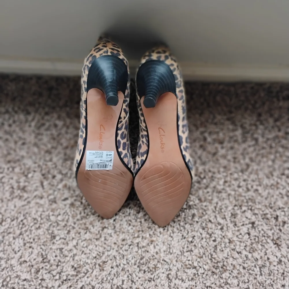 NEW Clarks Collection Leather Ankle Booties 6.5 Leopard Print